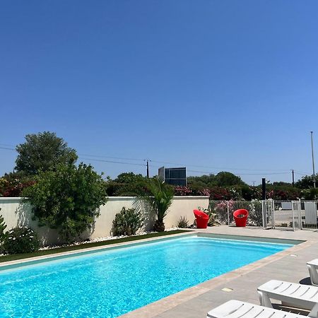 Brit Hotel Salon De Provence Екстер'єр фото