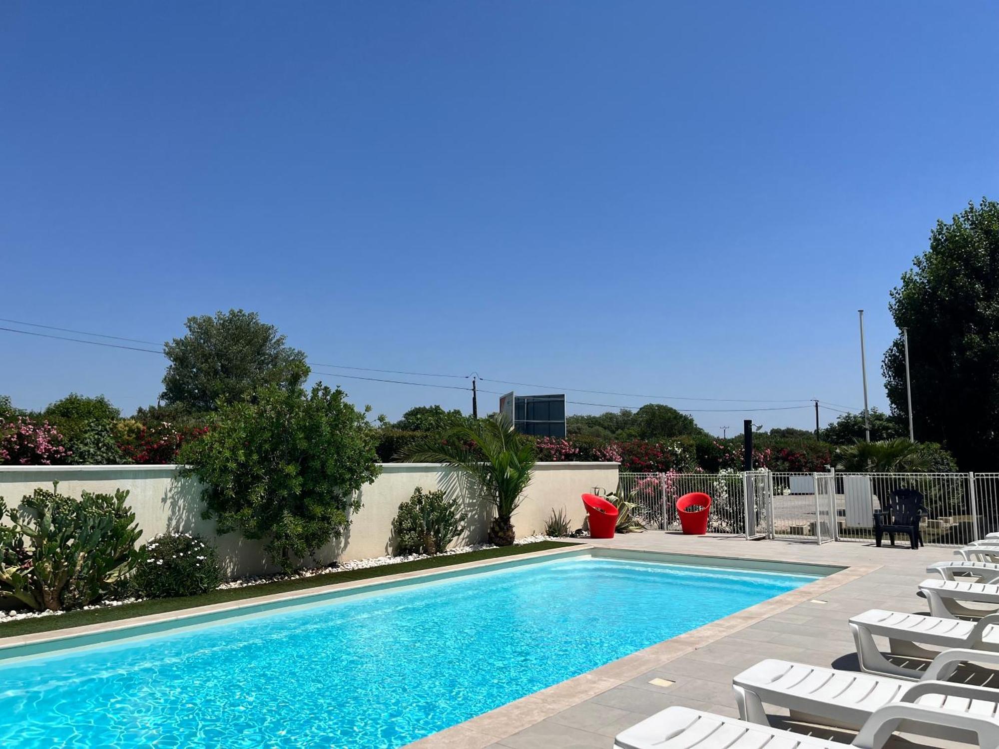Brit Hotel Salon De Provence Екстер'єр фото