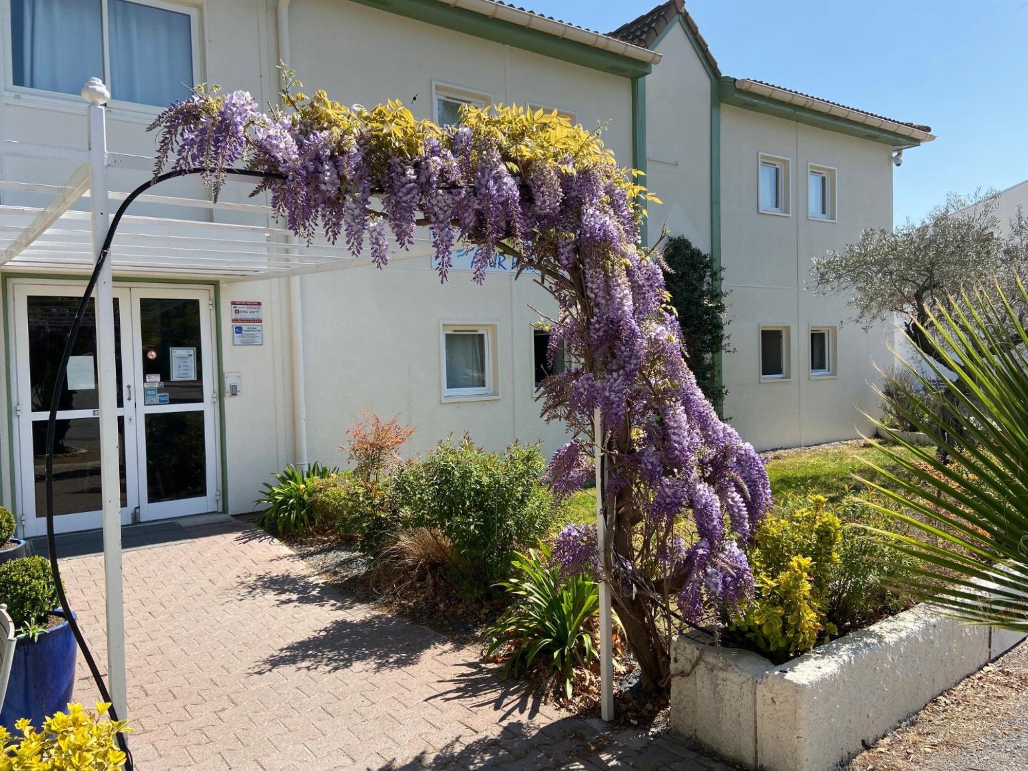 Brit Hotel Salon De Provence Екстер'єр фото